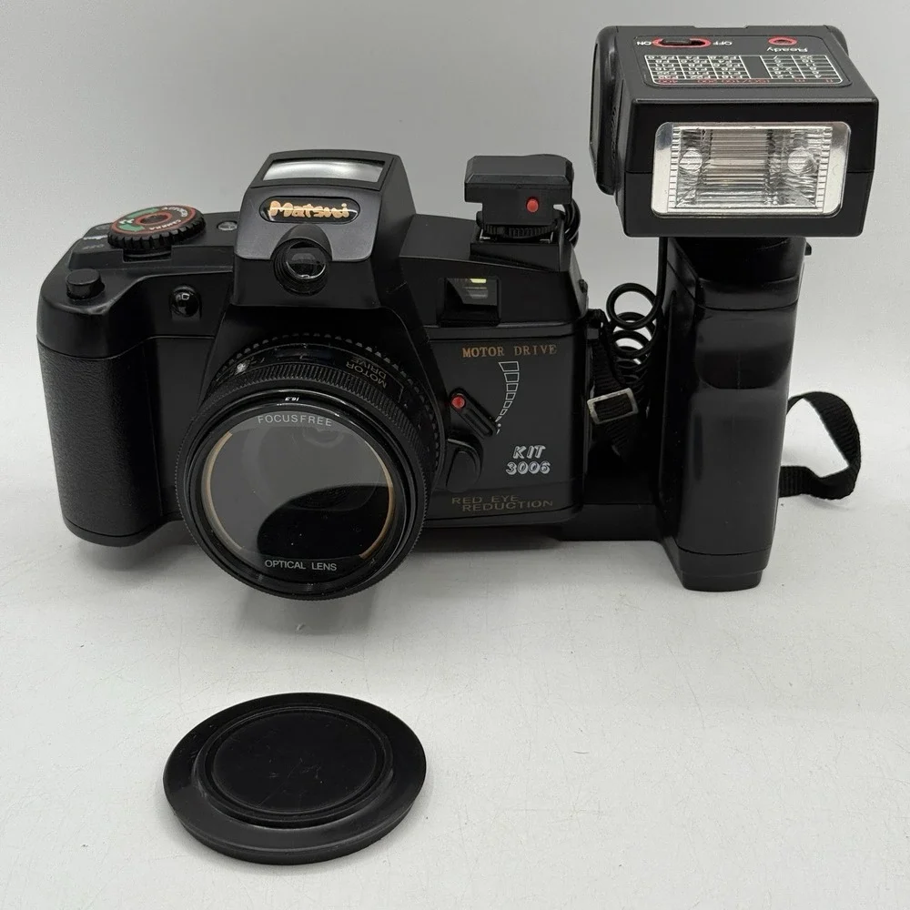 Vintage Matsui KIT 3006‎ W/Flash Focus 50mm Optical Lens Red Eye Reduction